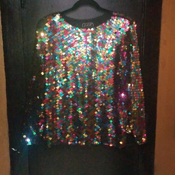 Gorgeous Sequin Top - Picture 4 of 8